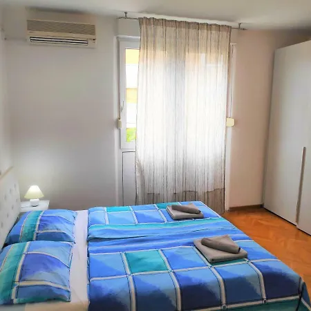 C'est La Vie Center Apartment *