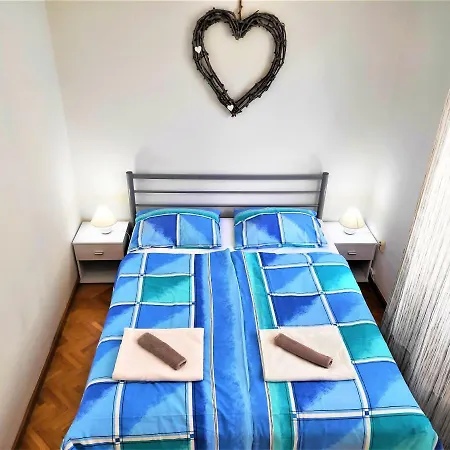 Apartment C'est La Vie Center