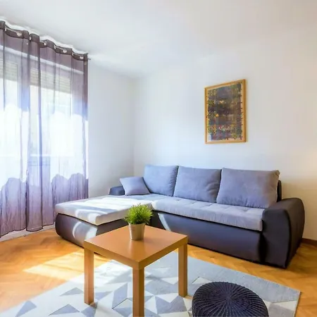 C'est La Vie Center Apartment Split